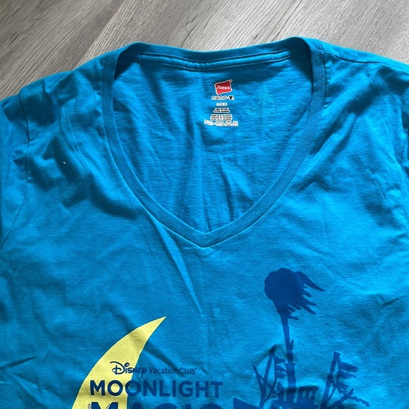 Disney DVC Typhoon Lagoon v neck shirt large  new - Picture 4 of 4